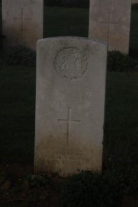 Aubigny Communal Cemetery Extension - Milburn, Robert William Gutteridge