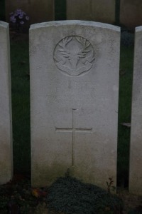 Aubigny Communal Cemetery Extension - Miller, Thomas