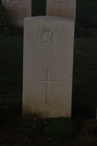 Aubigny Communal Cemetery Extension - Richards, William Ayliffe