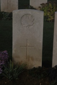 Aubigny Communal Cemetery Extension - Riggs, W G