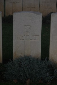 Aubigny Communal Cemetery Extension - Roberts, R J