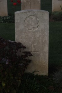 Aubigny Communal Cemetery Extension - Rogers, E A