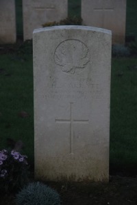 Aubigny Communal Cemetery Extension - Scarratt, J H