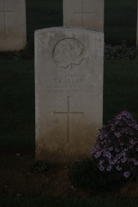 Aubigny Communal Cemetery Extension - Selby, T L