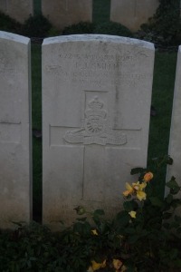 Aubigny Communal Cemetery Extension - Smith, F J