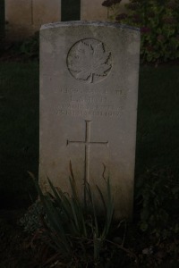 Aubigny Communal Cemetery Extension - Smith, L