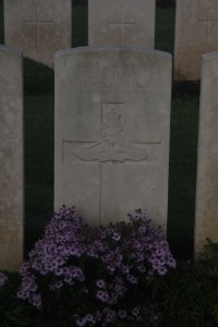 Aubigny Communal Cemetery Extension - Smith, T B