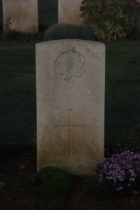 Aubigny Communal Cemetery Extension - Steeves, H W B