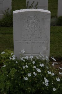 Gordon Dump Cemetery Ovillers-La Boisselle - Bestwick, W
