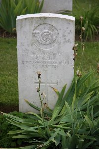 Gordon Dump Cemetery Ovillers-La Boisselle - Cade, R