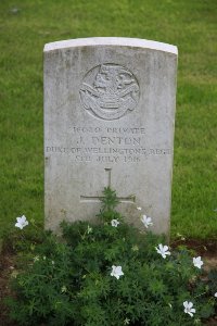 Gordon Dump Cemetery Ovillers-La Boisselle - Denton, J