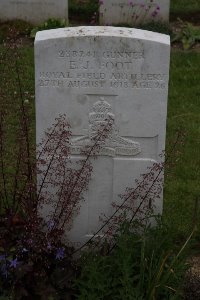 Gordon Dump Cemetery Ovillers-La Boisselle - Foot, E J