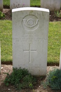 Gordon Dump Cemetery Ovillers-La Boisselle - Head, L D