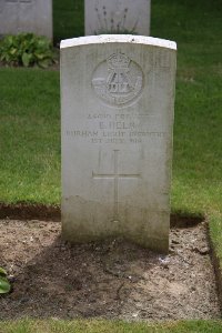 Gordon Dump Cemetery Ovillers-La Boisselle - Helm, E