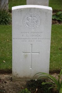 Gordon Dump Cemetery Ovillers-La Boisselle - Hogg, P S