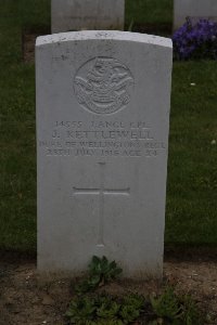 Gordon Dump Cemetery Ovillers-La Boisselle - Kettlewell, J