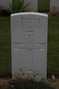 Gordon Dump Cemetery Ovillers-La Boisselle - MacIver, Ian