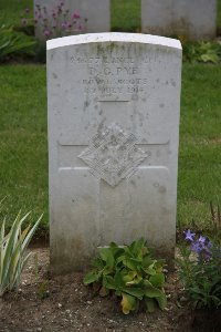 Gordon Dump Cemetery Ovillers-La Boisselle - Pye, D G