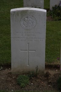 Gordon Dump Cemetery Ovillers-La Boisselle - Smith, T