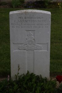 Gordon Dump Cemetery Ovillers-La Boisselle - Smurthwaite, E