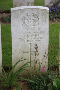 Gordon Dump Cemetery Ovillers-La Boisselle - Taylor, L J