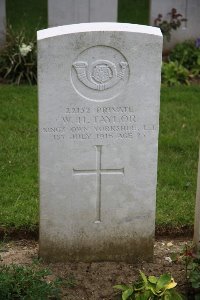 Gordon Dump Cemetery Ovillers-La Boisselle - Taylor, W H