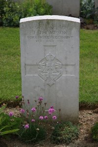 Gordon Dump Cemetery Ovillers-La Boisselle - Thompson, J