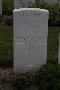 Gordon Dump Cemetery Ovillers-La Boisselle - Toon, J