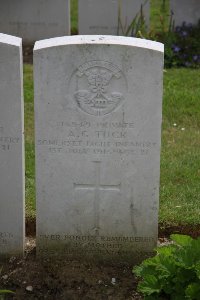 Gordon Dump Cemetery Ovillers-La Boisselle - Tuck, Albert George