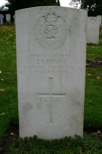 Mons (Bergen) Communal Cemetery - Evans, J I