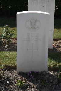 Calais Southern Cemetery - Begg, C