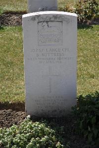 Calais Southern Cemetery - Buttress, S