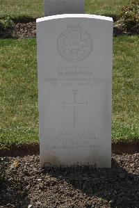 Calais Southern Cemetery - Cannon, Michael