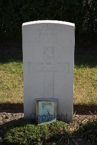 Calais Southern Cemetery - Clegg, Bernard