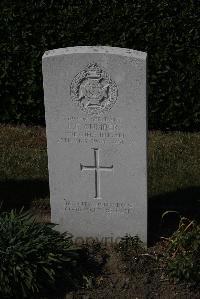 Calais Southern Cemetery - Cumbers, Leonard Fenn