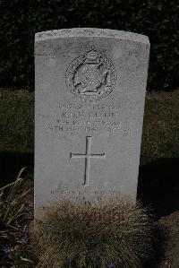 Calais Southern Cemetery - Dixon, Bryan Douglas Vernon