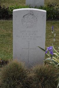 Calais Southern Cemetery - Duck, Frederick John