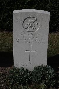 Calais Southern Cemetery - Evans, Leslie Leonard