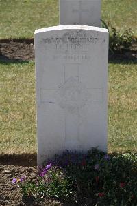 Calais Southern Cemetery - Fernie, J F