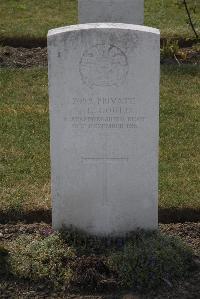 Calais Southern Cemetery - Gould, T L