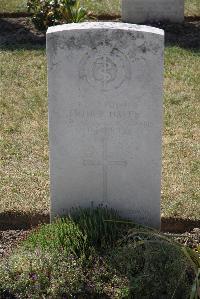 Calais Southern Cemetery - Hayes, Luther