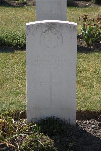 Calais Southern Cemetery - Henty, Thomas