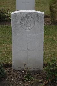 Calais Southern Cemetery - Hewitt, T N