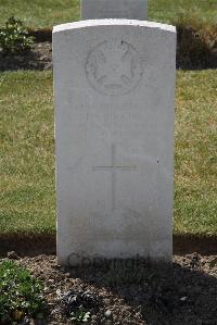 Calais Southern Cemetery - Higgins, James William