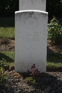 Calais Southern Cemetery - Howorth, R