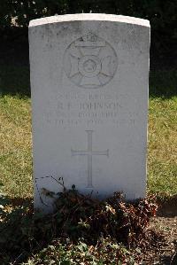 Calais Southern Cemetery - Johnson, Raymond Frank