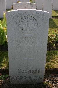 Calais Southern Cemetery - Latta, Chas Harold