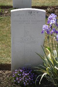 Calais Southern Cemetery - Leak, A C