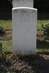 Calais Southern Cemetery - Leavett, Uriah Thomas