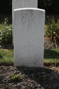 Calais Southern Cemetery - Lewis, Thomas Edward